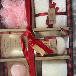 Brand new rose spa set